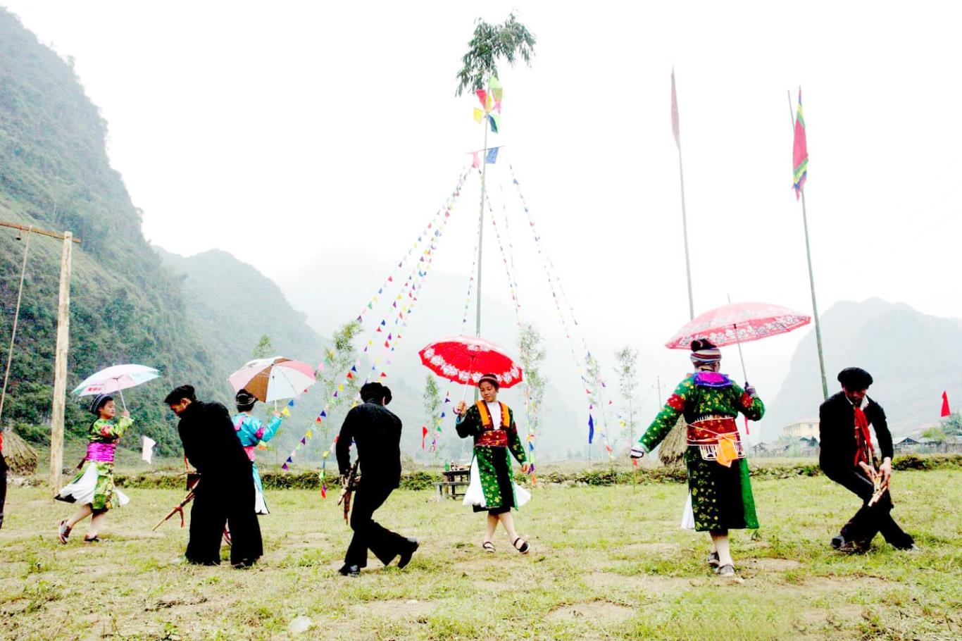 du lịch sapa ngày tết: lễ hội gầu tào của người mông