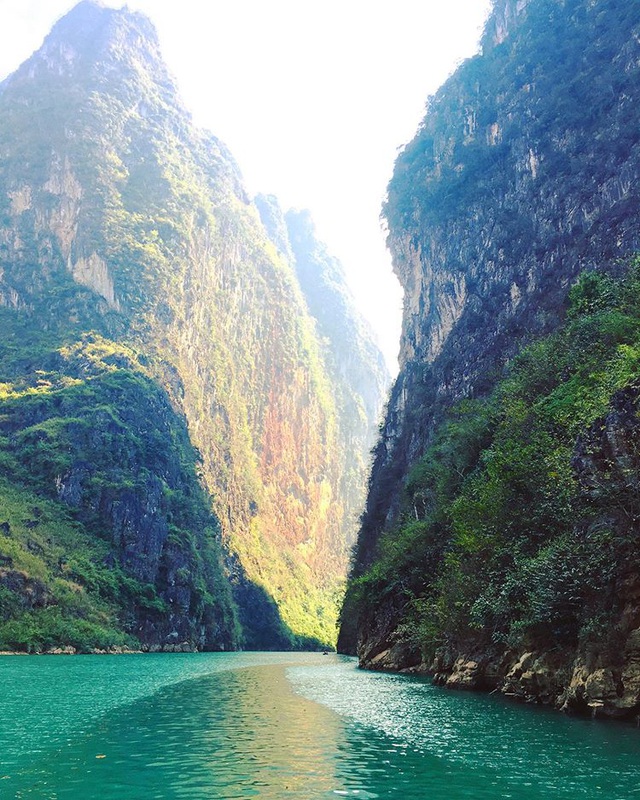 Lên Mã Pí Lèng chèo thuyền kayak, ngắm dòng sông Nho Quế thơ mộng